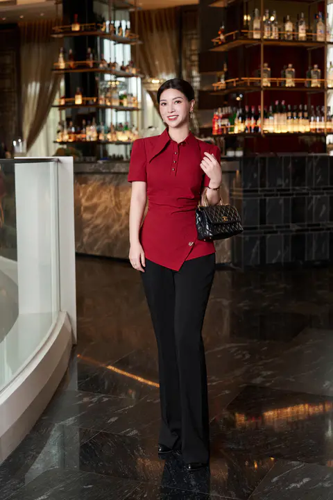 [KIAS x HannahOlala] Crimson Aura – Áo đỏ nhún eo + quần đen ống vảy - K15