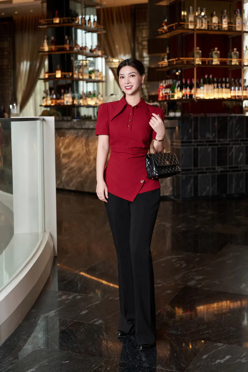 [KIAS x HannahOlala] Crimson Aura – Áo đỏ nhún eo + quần đen ống vảy - K15