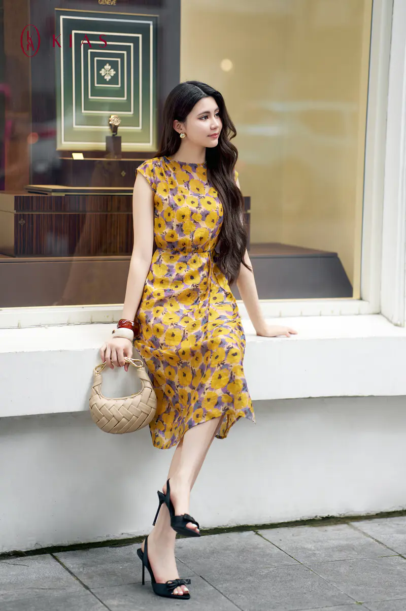 Váy cổ Đức hoa vàng tím vạt chéo dưới - H3