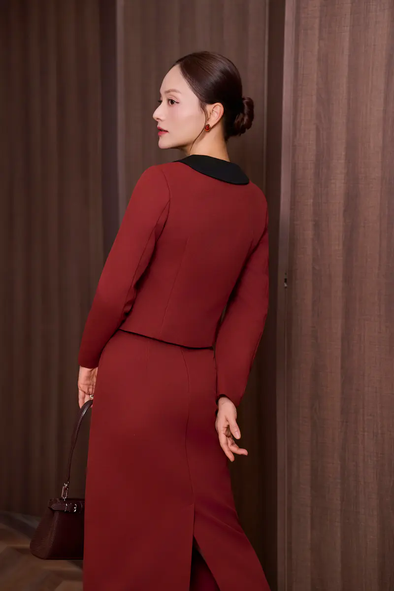 Set đỏ phối cổ đen - D8